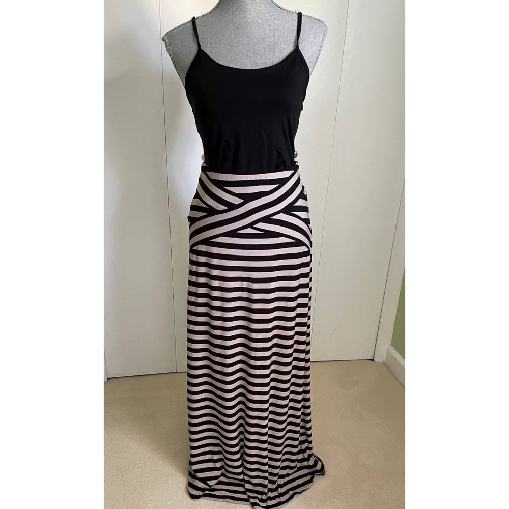 ECI NEW YORK MAXI SKIRT - Picture 2 of 5